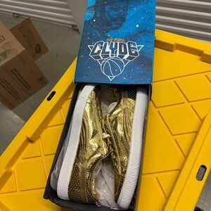 Men's Puma Walt Clyde Frasier Metallic
Gold (NEW) Size 11